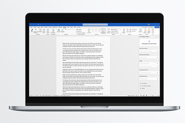 Sgrin gliniadur yn dangos dogfen Word gyda thestun a chwarel hygyrchedd ar yr ochr dde.
